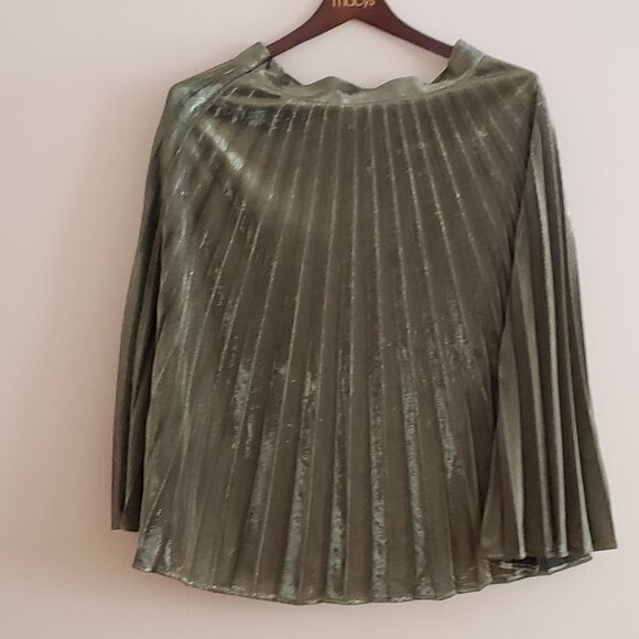 Gold Pleated Star Shine Midi Skirt [Lulu’s] [Size M] - Picture 2 of 5